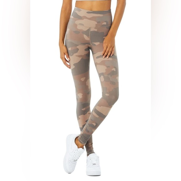 Alo Yoga Camo Leggings size XS NEW WITHOUT TAGS - Picture 3 of 3